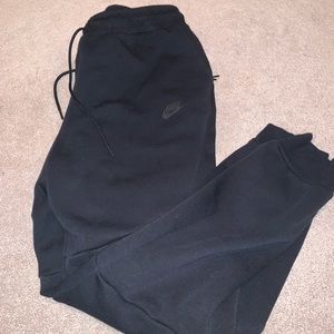 NWOT Black Nike Joggers (Sportswear Tech Fleece)